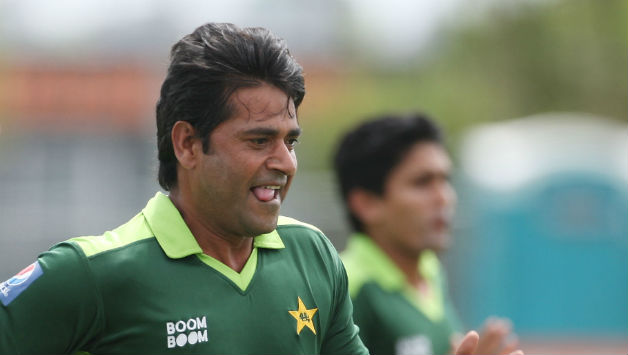 Aaqib Javed Assistant Coach of Pakistan warms up with the team during a Pakistan training session at Colin