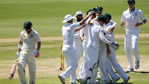South African players are jubilant at the dismissal of David Warner © Getty Images