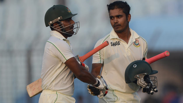 Imrul Kayes (left) and Shamsur Rahman had shared an unbeaten 201-run stand at lunch on Day Three of the second Test © AFP