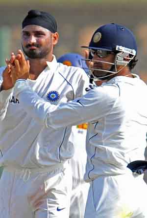 Harbhajan Singh (left) and Gautam Gambhir are trying to make a comeback into the Indian team © AFP 