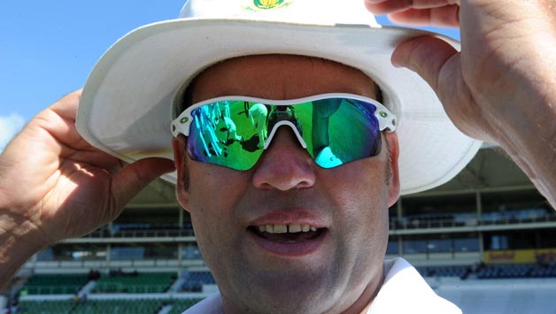 Jacques-Kallis-of-South-Afrca-looks-on-during-day-5-of-the-2nd-Test-match-between-So