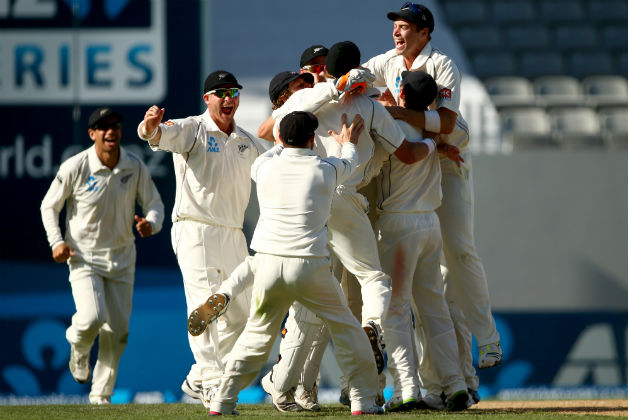 A jubilant New Zealand team celebrates the thrilling 40-run victory over India © Getty Images