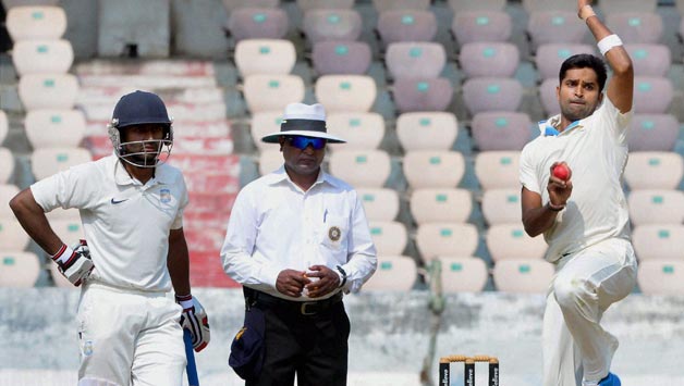 Karnataka captain, R Vinay Kumar led his team from the front as he picked up eight wickets in the final © PTI