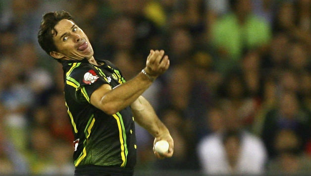 Brad Hogg went wicket-less and dropped a catch against Pakistan in the ICC World T20 2014 tie © Getty Images