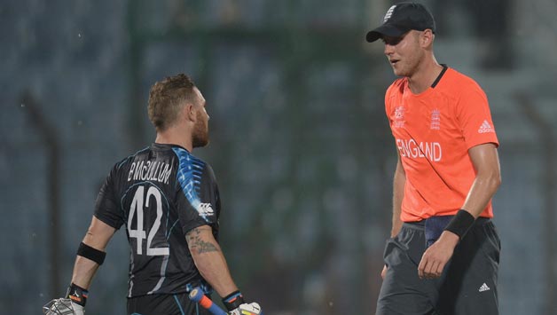 Brendon McCullum (left) and Stuart Broad have a chat as lightening hit the ares surrounding the stadium © Getty Images