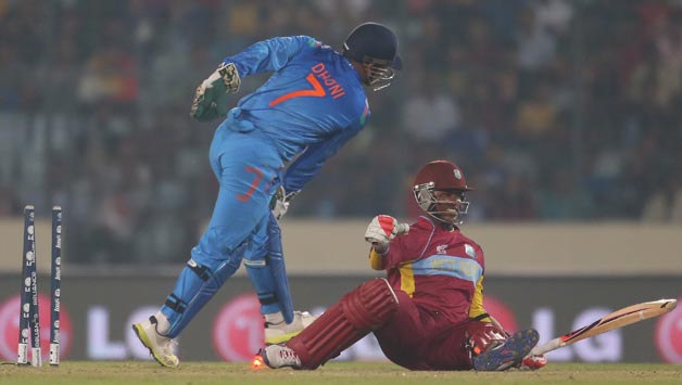 MS Dhoni celebrates stumping Marlon Samuels © Getty Images 