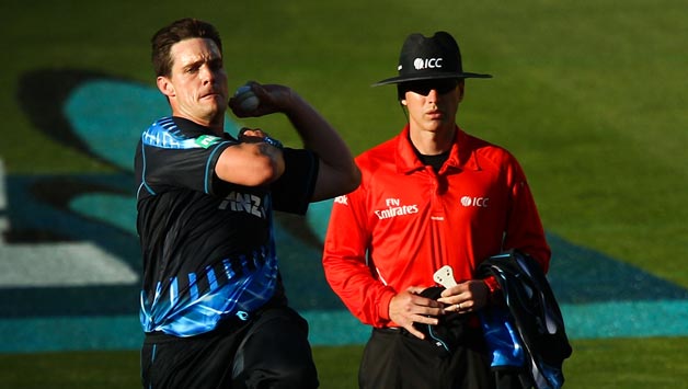 Mitchell McClenaghan (bowling in picture) took the wicket of Wesley Barresi © Getty Images (File Photo)