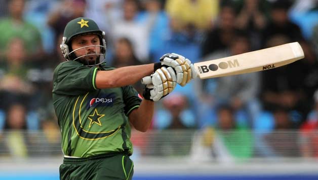 Shahid-Afridi-of-Pakistan-bats-during-the-3rd-One-Day-International-between-NEW