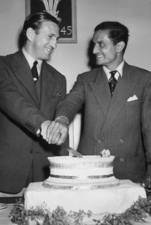 According to the retrofitted ICC batsman rankings, in November 1952 Vijay Hazare (right) was number two in the world after Len Hutton (left) © Getty Images