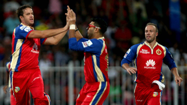 Royal Challengers Bangalore bowled with great control early in the innings © IANS