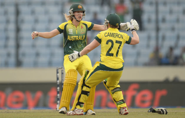Ellyse Perry (left) scored the winning runs for Australia in the final © Getty Images