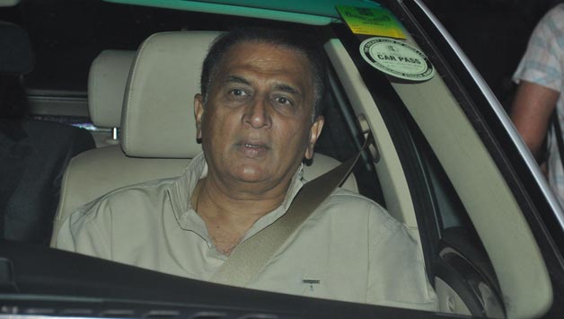 Former-cricketer-Sunil-Gavaskar-arrive-for-the-party-in-Mum