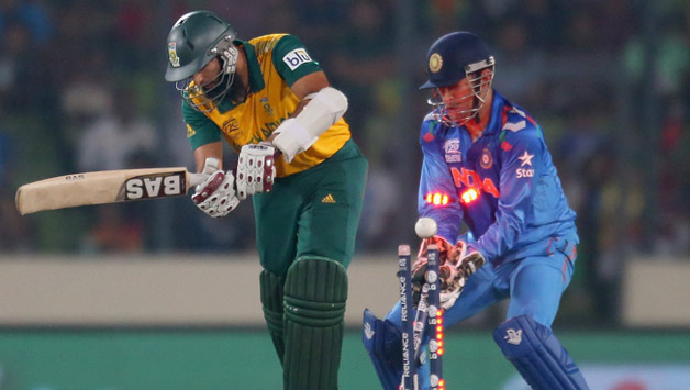 Hashim Amla (left) was bowled by Ravichandran Ashwin (not in photo) with a carom ball © Getty Images