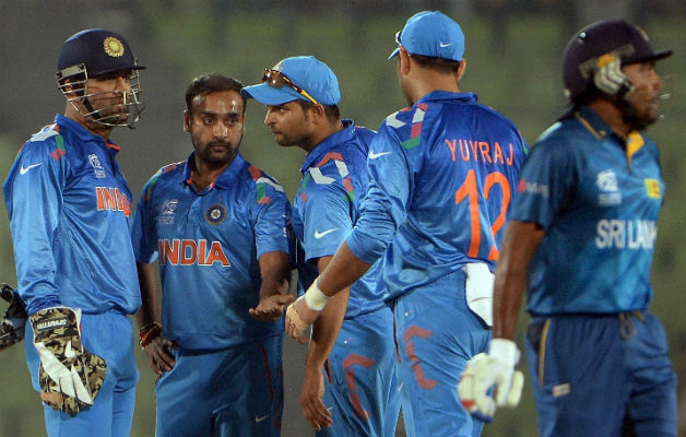 Indian bowler Amit Mishra (2L) celebrates with team captain Mahendra Singh Dhoni (L) and teammates Suresh Raina (C