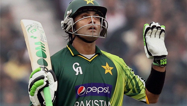 M-Hafeez-celebrates-his-half-century