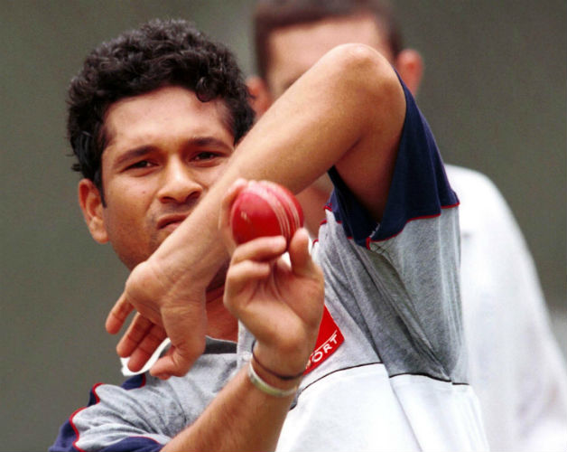 Sachin-Tendulkar-bowling