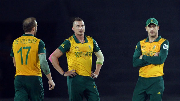 By the time Dale Steyn (centre) was brought back into the attack in the 15th over, India had already got into a relatively comfortable situation © AFP