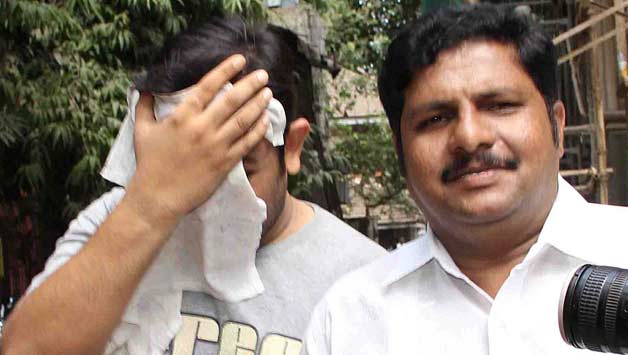 Crime-branch-police-arrested-three-bookies-in-connection-with-IPL-Match-fixing-,-Pravin-Behra-and-Neeraj-Shah-produced-at-Killa--2-1
