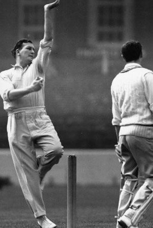 Jim Laker (bowling in picture for Surrey) © Getty Images (File Photo0