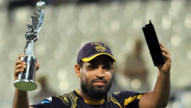 Kolkata-Knight-Riders-batsman-Yusuf-Pathan-celebrates-with-the-man-of-the-match-award-trophy-during-the-54th