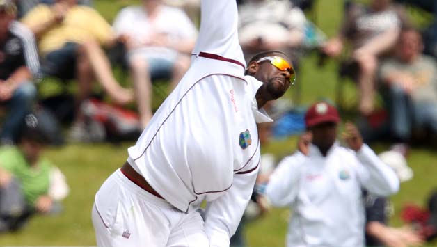Shane Shillingford took the wicket of Ross Taylor in the first session of Day Two © Getty Images (File Photo)