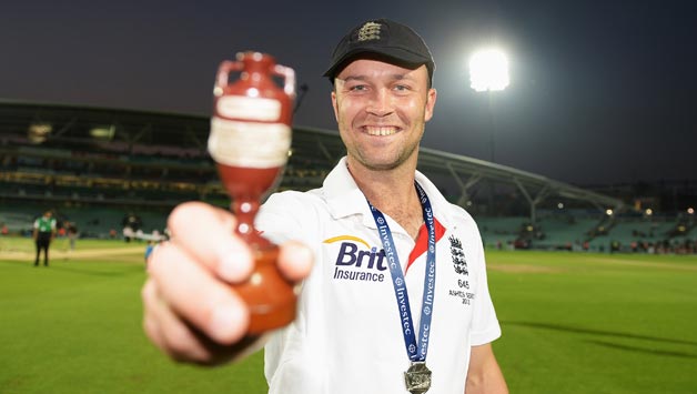 Jonathan-Trott-of-England-poses-with-the-urn-after-England-won-the-Ashes-during-da