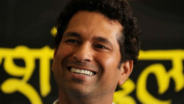 Sachin Tendulkar wshed his fans through Facebook © AFP