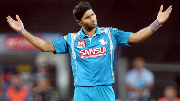 Veteran pacer Ashoke Dinda (picture above) was also unplayable during his first spell with only Manishankar Murasingh providing some resistance © IANS (File Photo)