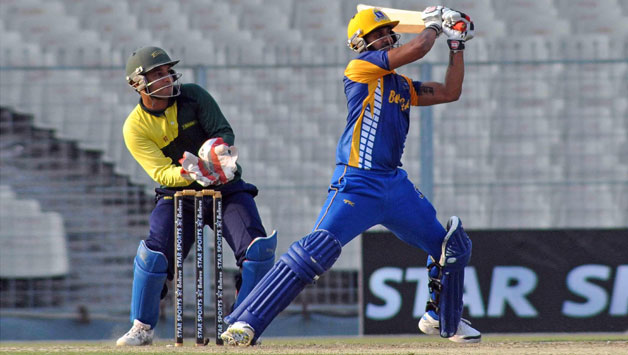 Manoj Tiwary scored List A career best 151 to set up win a semi final win over North Zone in the Deodhar Trophy © IANS