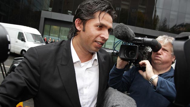 Former-Pakistan-cricketer-Mohammad-Asif-arrives-at-Southwark-Crown-Court-on-November-3