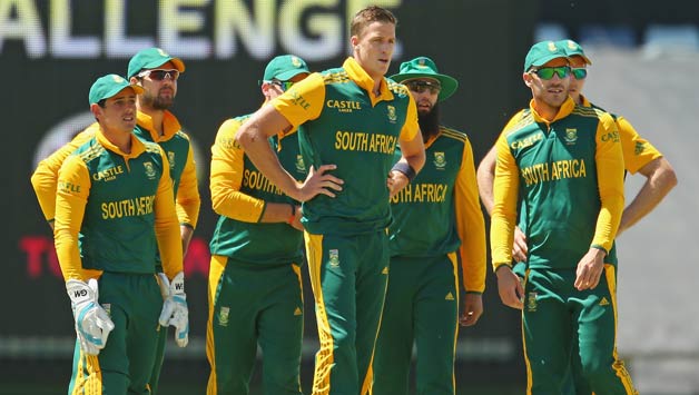 Morne Morkel registered career-best figures of 5 for 21 as South Africa defeated Australia by 3 wickets
