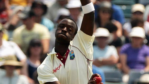 Kemar Roach looked threatening till his right ankle got injured © Getty Images