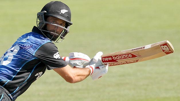 Grant Elliott scored his second ODI hundred and picked up two crucial wickets in the fifth ODI against Sri Lanka at Dunedin © Getty Images