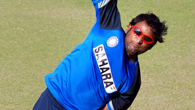 Ramesh Powar's four wickets were crucial in Gujarat forcing Maharashtra to follow on © Getty Images (File Photo)