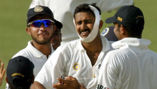 A brave Anil Kumble (second from left) is congratulated by his teammates after dismissing Brian Lara for four © Getty Images