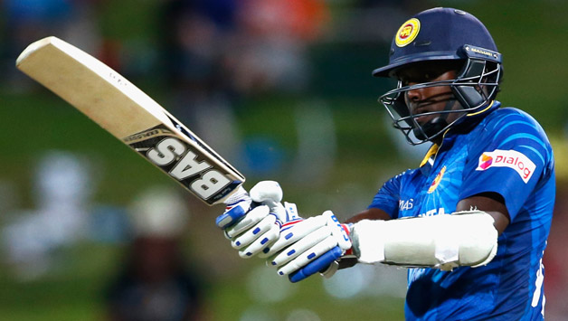 Angelo Mathews was unbeaten on a score of 33 off 70 balls as he brought up the 100-run fifth wicket stand with Mahela Jayawardene © Getty Images