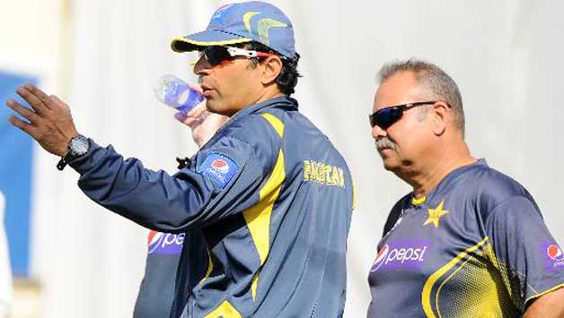 Dav Whatmore (right), who coached Pakistan for a couple of years, is well aware of the teams strength and weaknesses © AFP