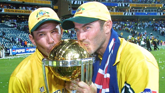 Ricky Ponting (left) Damien Martyn with the ICC World Cup 2003 trophy © AFP