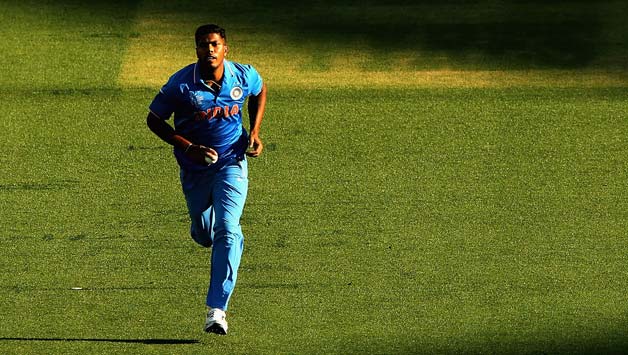 Umesh Yadav picked up two quick wickets in the 24th over to put Pakistan under pressure © Getty Images