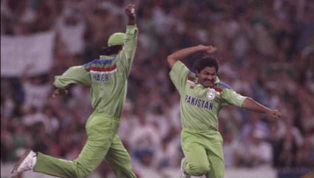 Mushtaq Ahmed (right) emerged the pick among the Pakistan bowlers during the final against England, collecting three wickets for 41 runs © Getty Images