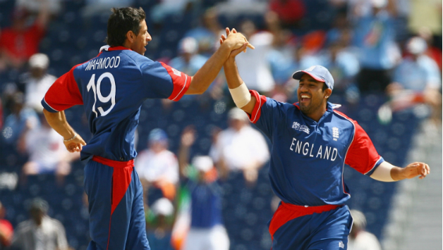 Sajid Mahmood (left) celebrates the wicket of Tamim Iqbal with Ravi Bopara © Getty Images