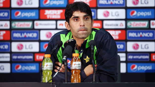 Misbah-ul-Haq said that it was necessary that the younger batsmen take responsibility © Getty Images