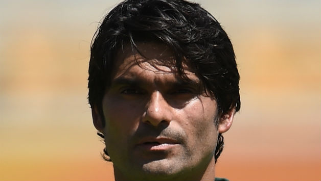 Mohammad Irfan managed to bowl just three overs and hurt his hip in the field on Wednesday © Getty Images
