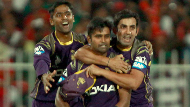 Vinay Kumar (middle) will be playing for Mumbai Indians this year, and will take on his former team Kolkata Knight Riders in the first match © IANS