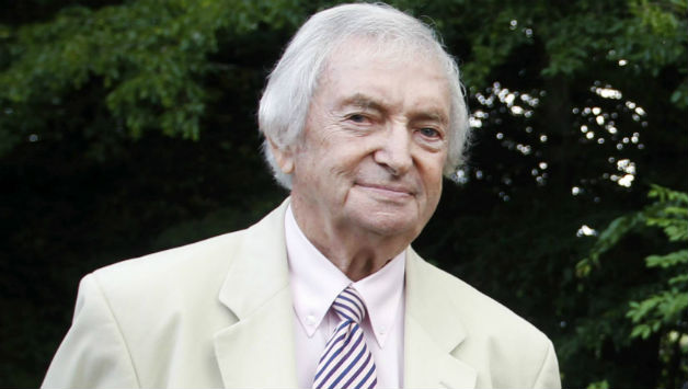 Richie Benaud passes away: Secret behind the iconic cream jacket