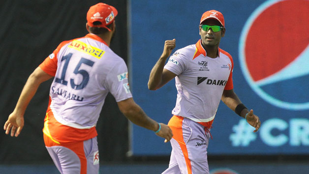 Angelo Mathews (right) is confident that Delhi Daredevils can turn it around and make to the play-offs of IPL 2015 © IANS