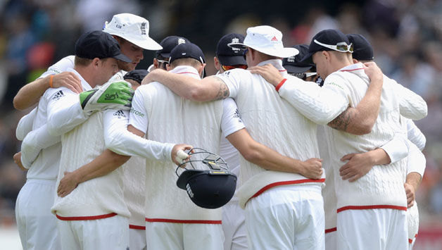 England (above) would surely look to bowl New Zealand out on Day 3 and maintain a chance to win the contest © Getty Images