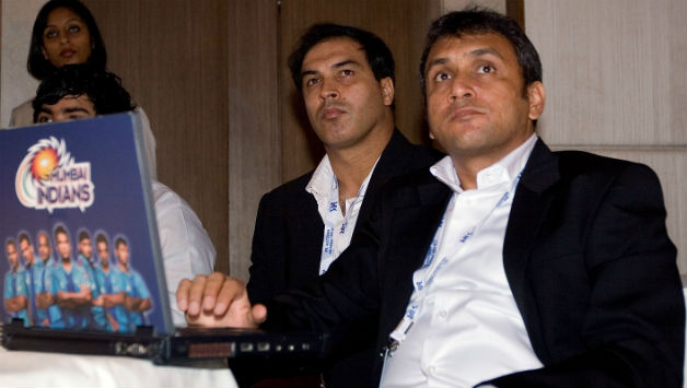 Robin Singh (left) with Rahul Sanghvi © Getty Images