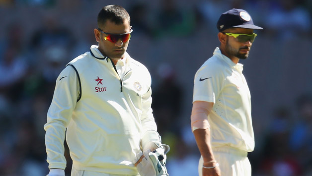 MS Dhoni (left) and Virat Kohli in their last Test together  © Getty Images