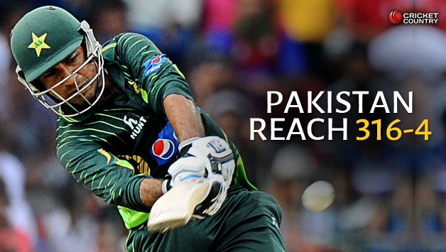 Sarfraz Ahmed top scored for Pakistan with a 74-ball 77 © AFP